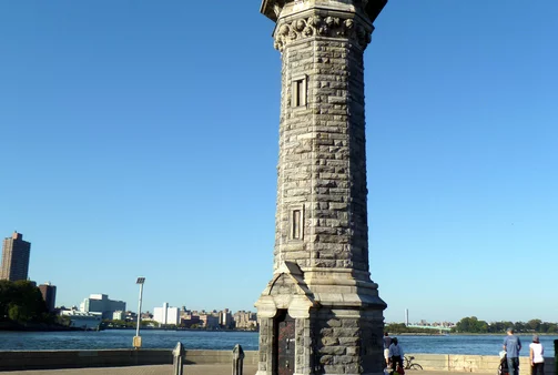 Roosevelt Island Lighthouse